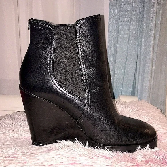 (EUC) Michael Kors Leather Slip On Wedge Hill Booties - Picture 4 of 10